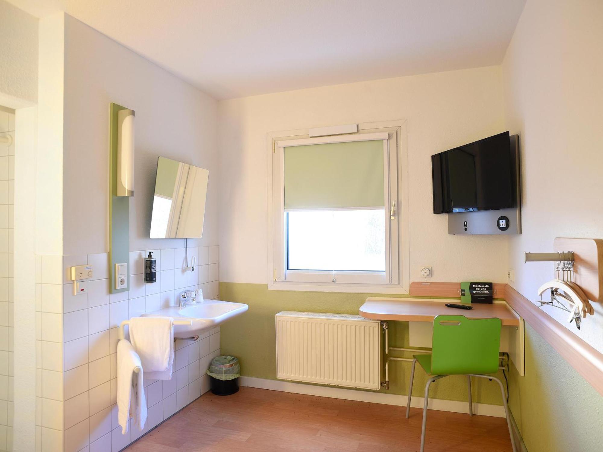 B&B Hotel Rostock-Broderstorf Экстерьер фото