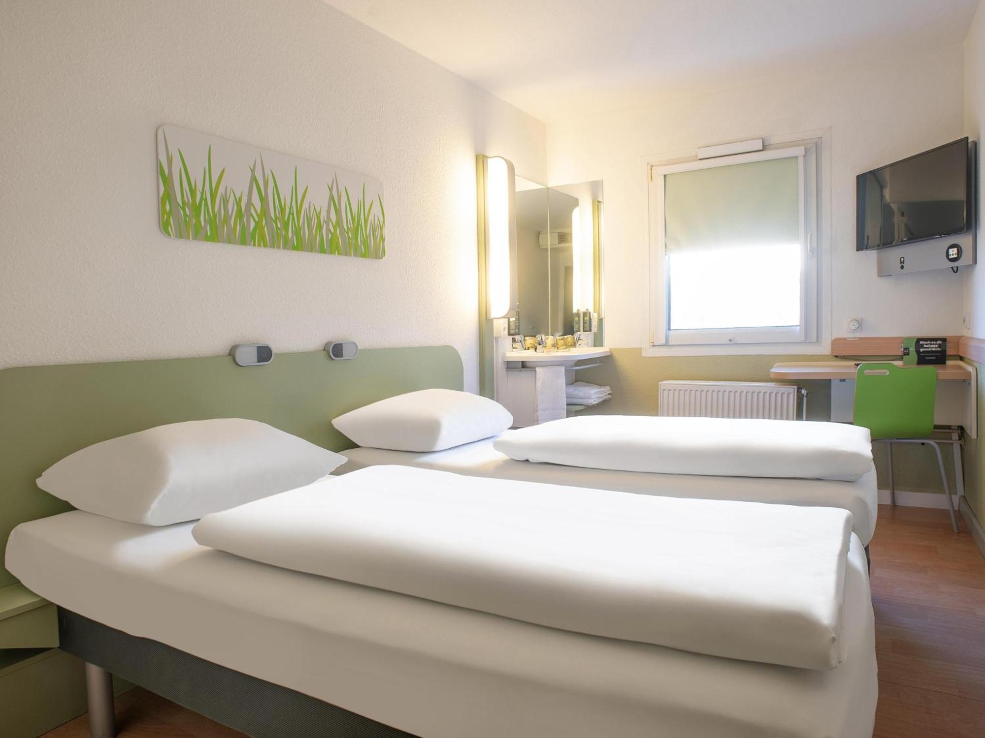 B&B Hotel Rostock-Broderstorf Экстерьер фото