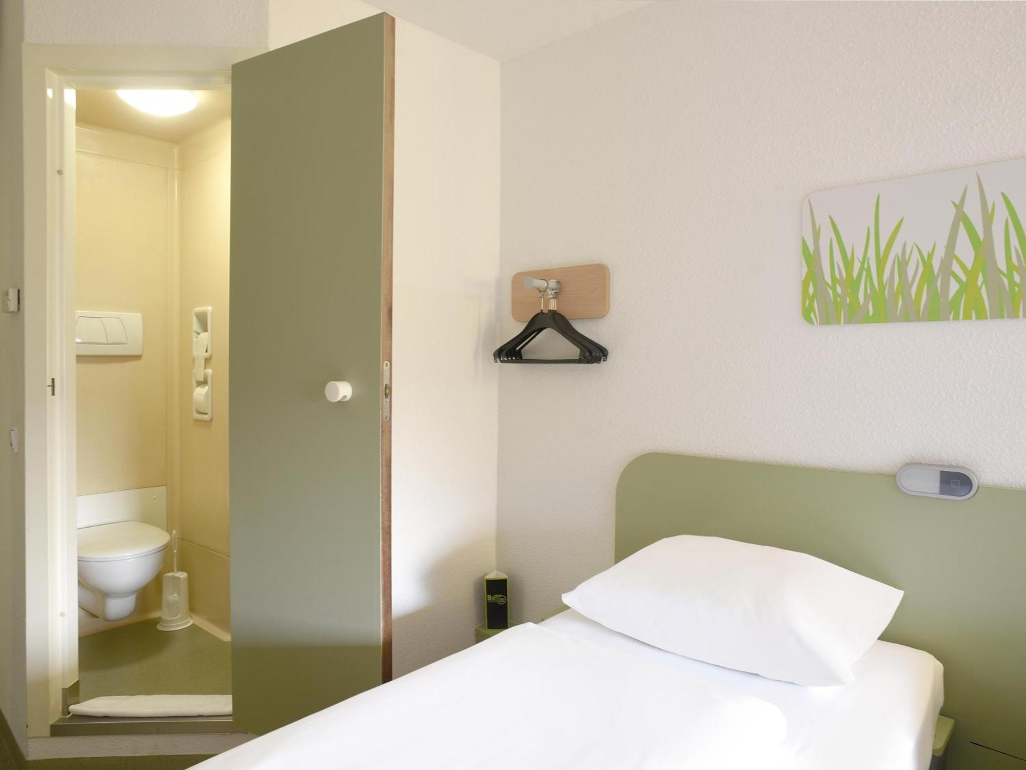 B&B Hotel Rostock-Broderstorf Экстерьер фото
