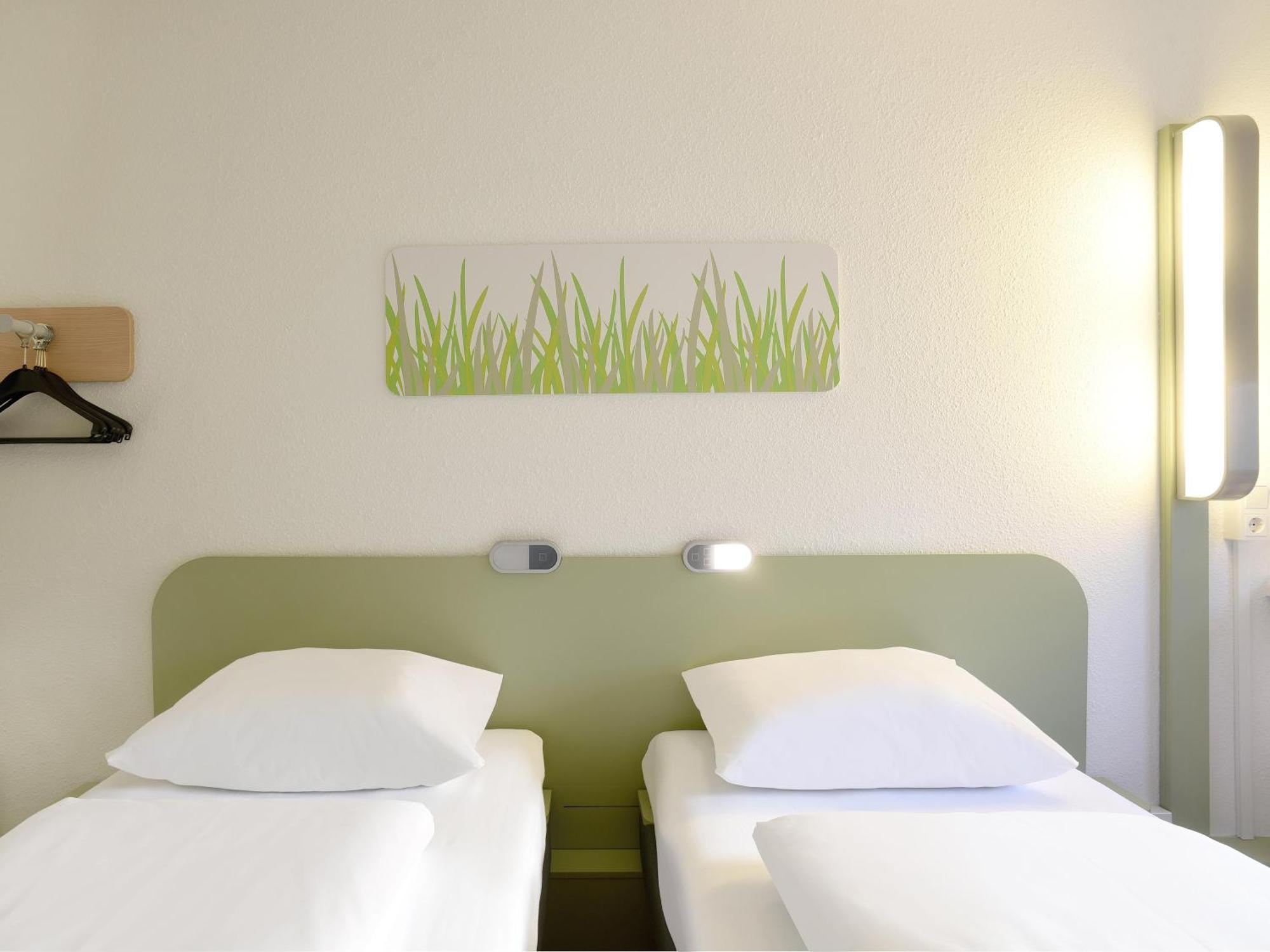 B&B Hotel Rostock-Broderstorf Экстерьер фото