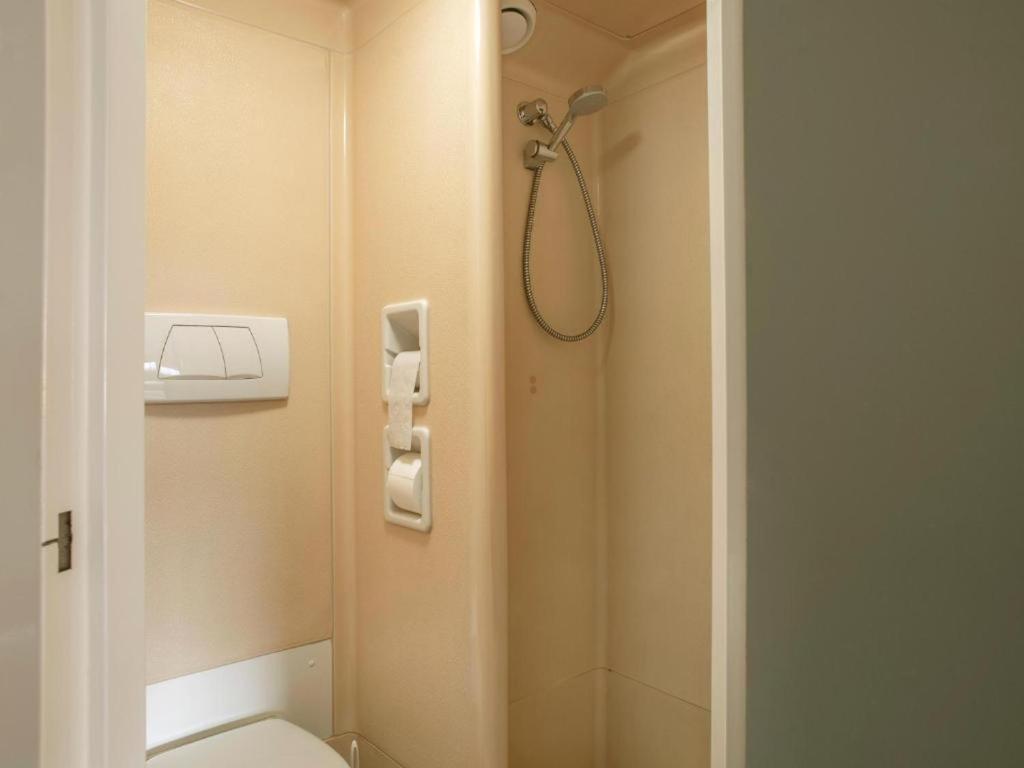 B&B Hotel Rostock-Broderstorf Экстерьер фото